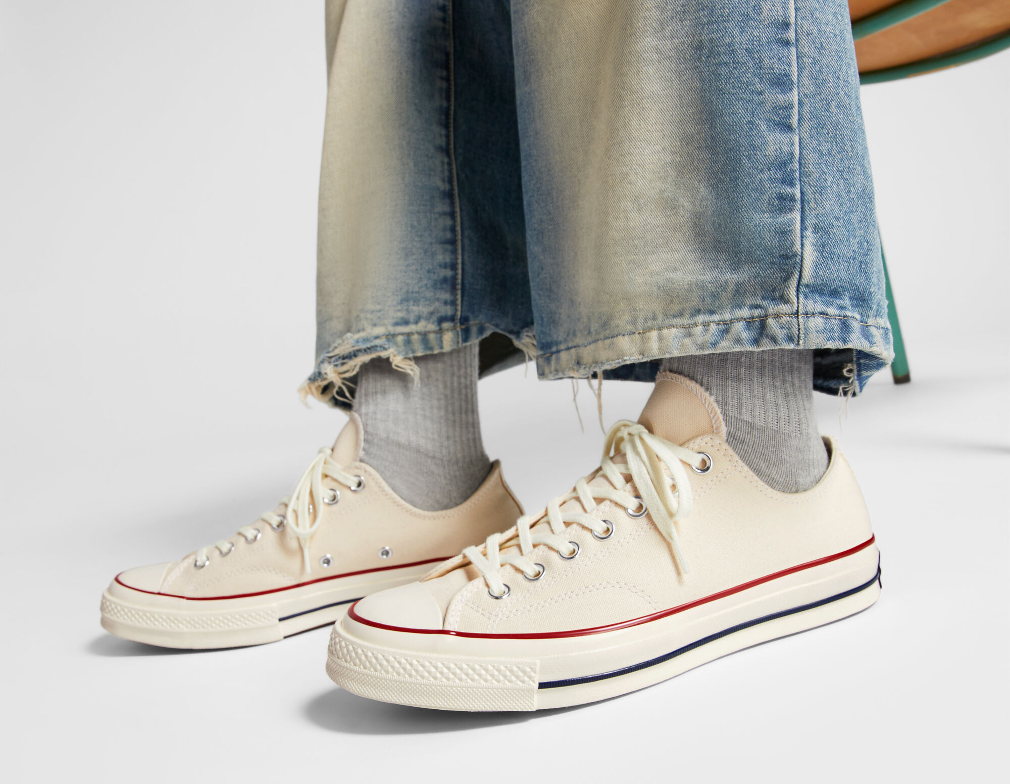 Alternative view of Giày Converse Chuck 70 Low Top 'Parchment' 162062C