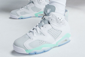 Giay Nike Air Jordan 6 'Mint Foam' DQ4914-103