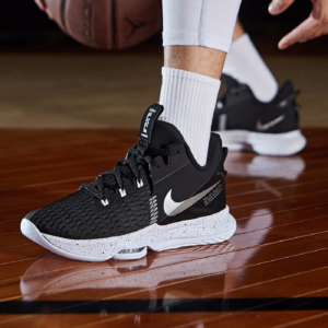 Alternative view of Giày Nike LeBron Witness 5 EP 'Black Metallic Silver' CQ9381-002