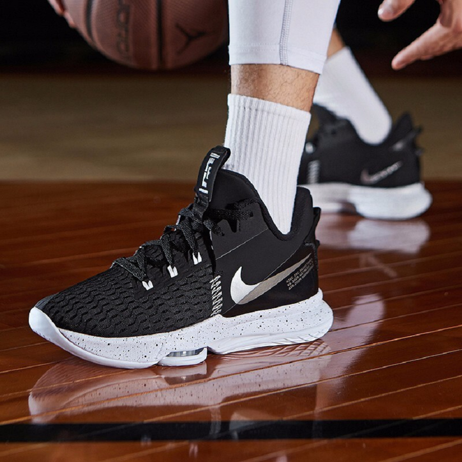 Giày Nike LeBron Witness 5 EP 'Black Metallic Silver' CQ9381-002 - Ảnh 2