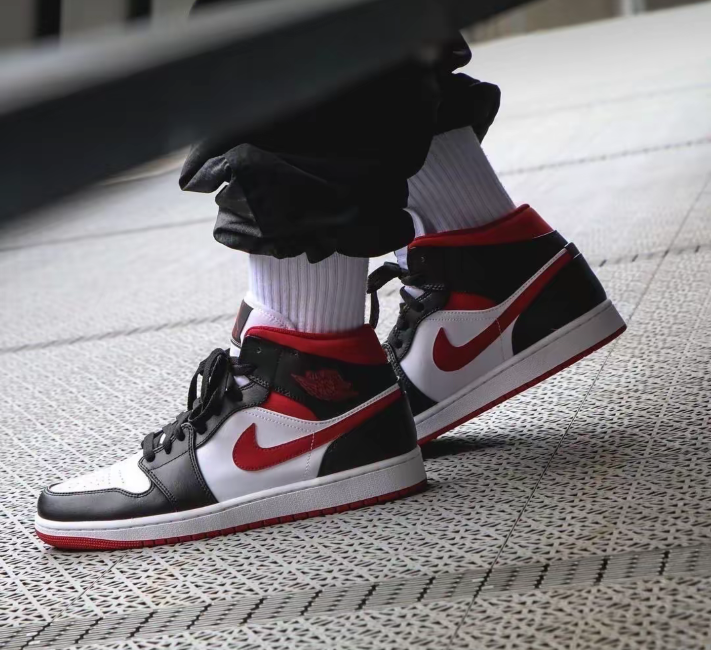 Giày Nike Air Jordan 1 Mid 'Metallic Red' 554724-122 - Ảnh 10