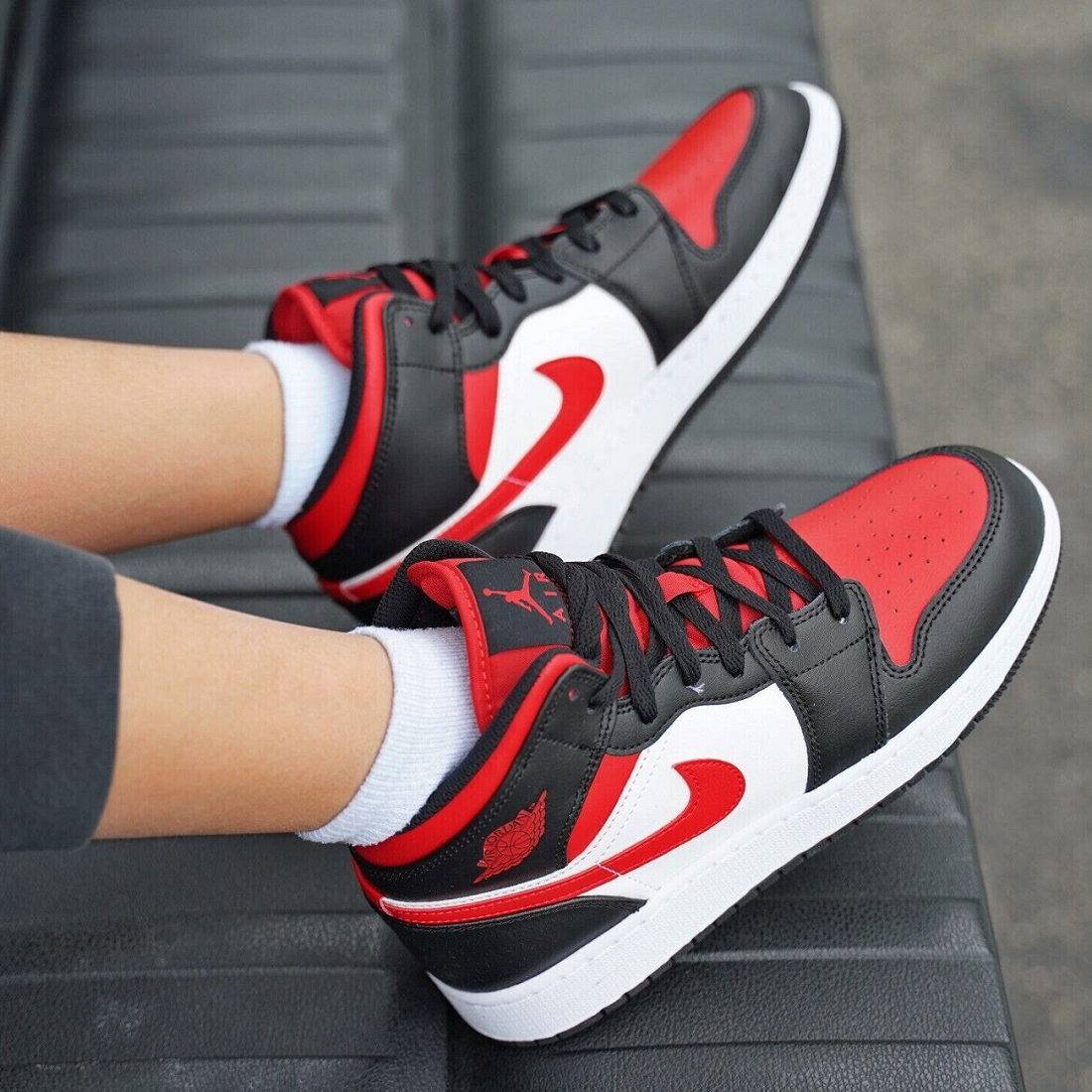 Giày Nike Air Jordan 1 Mid 'Black Fire Red' 554725-079 - Ảnh 3