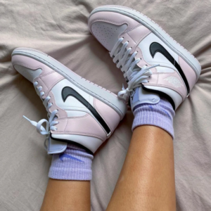 Alternative view of Giày Nike Wmns Air Jordan 1 Mid 'Barely Rose' BQ6472-500