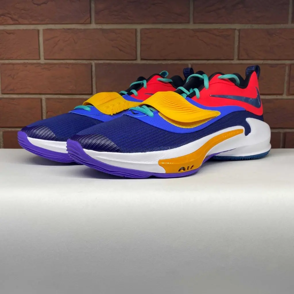 Alternative view of Giày Nike Zoom Freak 3 'AntetokounBros' DA0694-601