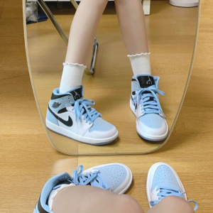 Giay Nike Air Jordan 1 Mid SE GS 'White Ice Blue' DV1337-104