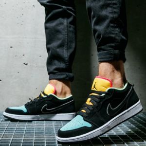 Alternative view of Giày Nike Air Jordan 1 Low SE 'Aurora Green' CK3022-013