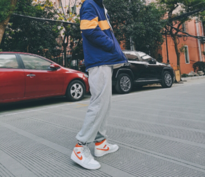 Alternative view of Giày Nike Air Jordan 1 Mid 'Starfish Pure Platinum' CW7591-100