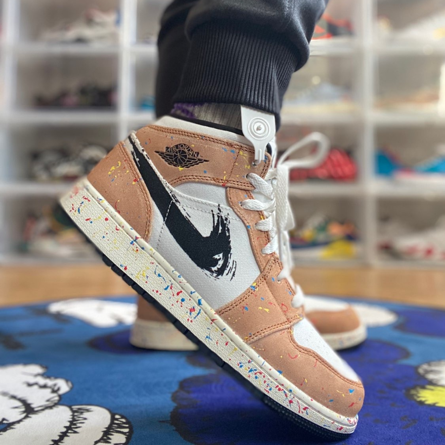 Giày Nike Air Jordan 1 Mid SE GS 'Brushstroke Paint Splatter' DA8006-100 - Ảnh 3