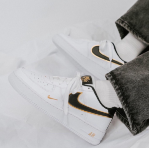 Alternative view of Giày Nike Air Force 1 Metallic Gold White DM3322-100