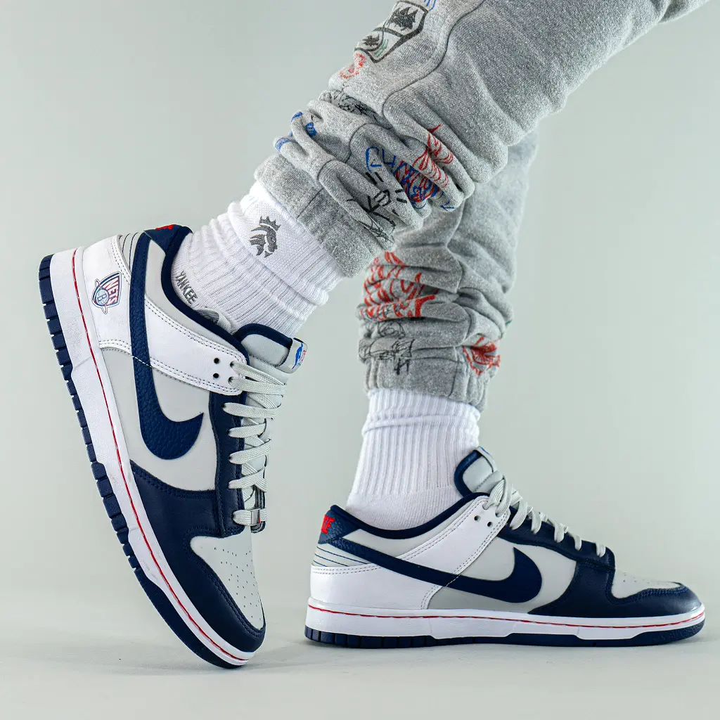 Alternative view of Giày Nike NBA x Dunk Low EMB '75th Anniversary Nets' DD3363-001