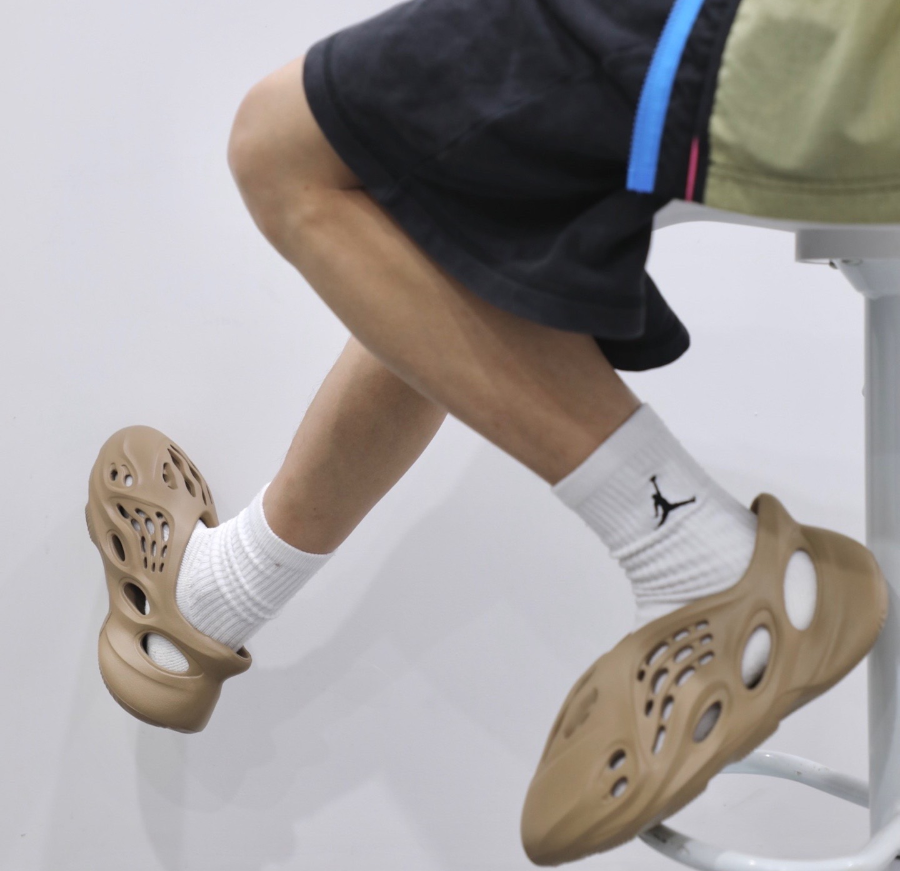 Dép Adidas Yeezy Foam Runner 'Ochre' GW3354 - Ảnh 9