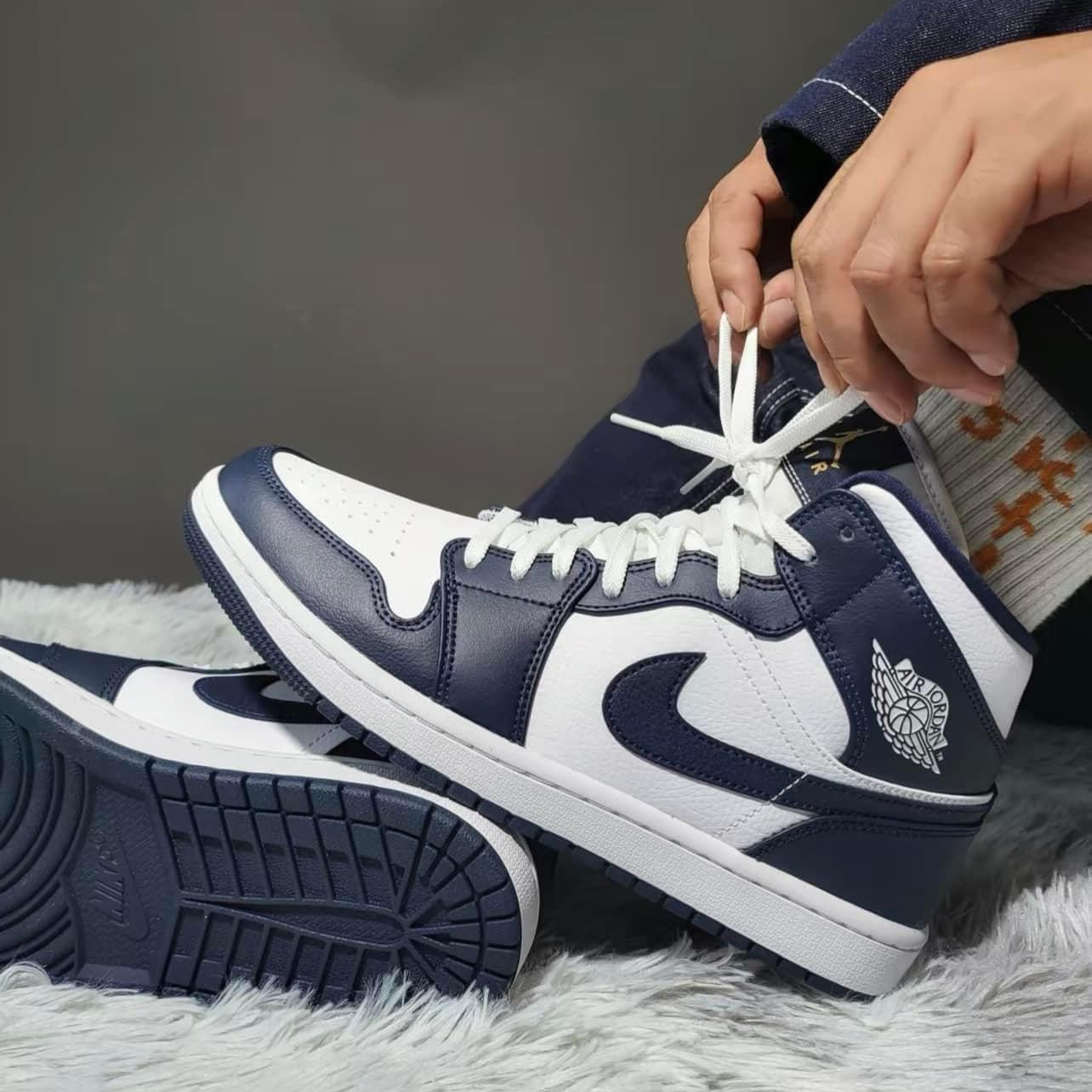 Giày Nike Air Jordan 1 Mid 'Obsidian' 554724-174 - Ảnh 4