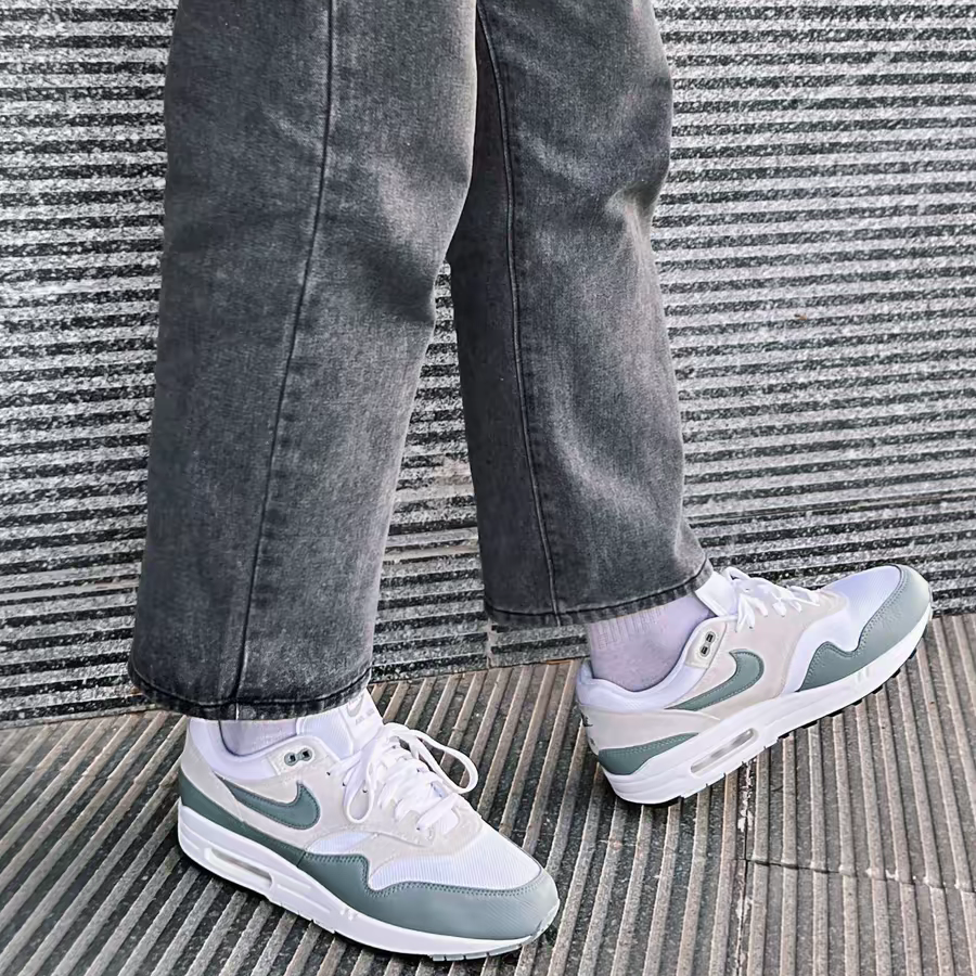 Giay Nike Air Max 1 'Mica Green' DZ4549-100