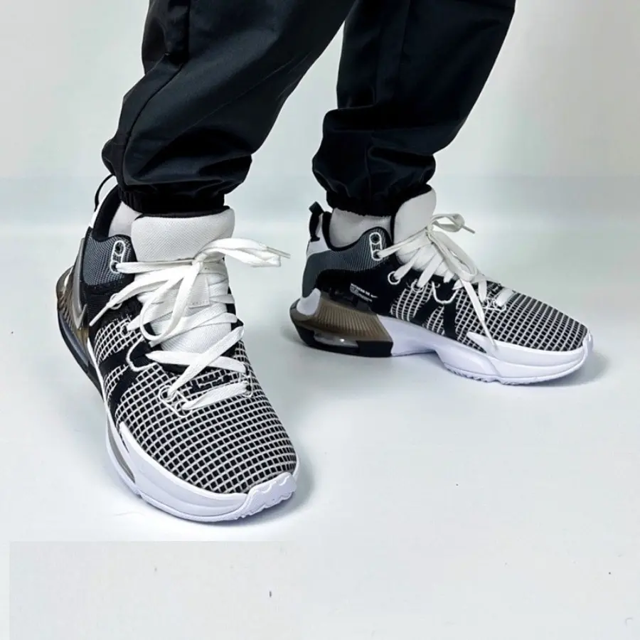 Alternative view of Giày Nike LeBron Witness 7 EP 'White Black' DM1122-100