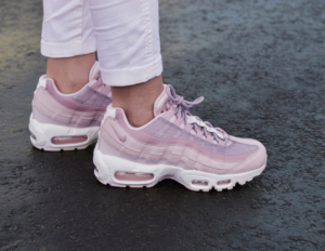Alternative view of Giày Nike Air Max 95 'Barely Rose' CI3710-600