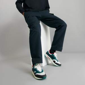 Giay Nike LeBron x Liverpool F.C. x Air Max 1 'Third Kit' FB8914-100