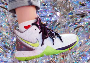 Giay Nike Kyrie 5 'Mamba Mentality' AQ2456-102