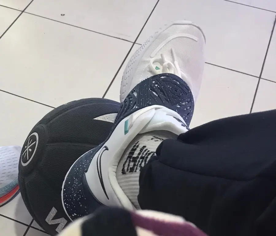 Alternative view of Giày Nike Kyrie Low 3 Team 'White Midnight Navy' CW6228-100