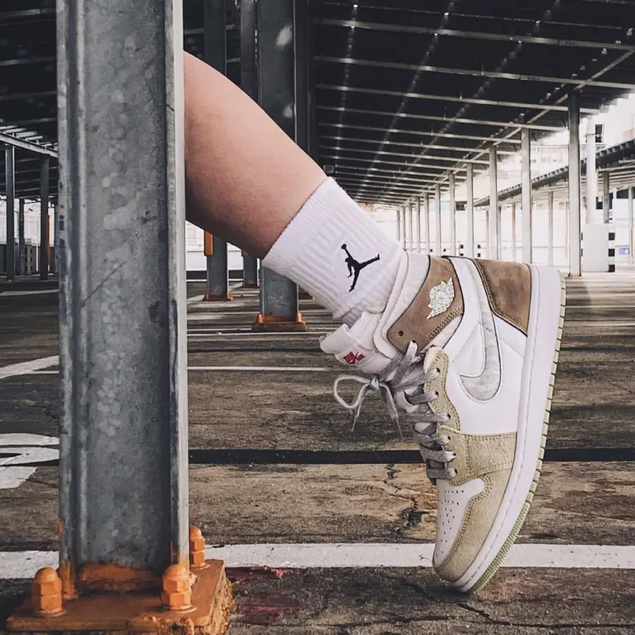 Alternative view of Giày Nike Wmns Air Jordan 1 High Zoom Comfort 'Olive Aura' CT0979-102