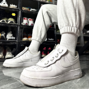 Alternative view of Giày Nike Air Force 1 Low Shroud White DC8875-100