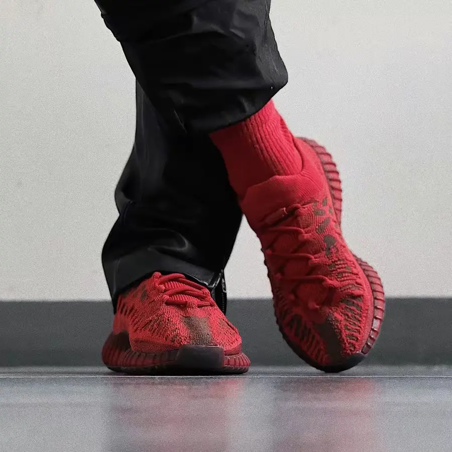 Alternative view of Giày Adidas Yeezy Boost 350 V2 CMPCT 'Slate Red' GW6945