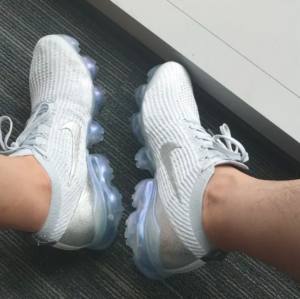 Alternative view of Giày Nike Wmns Air VaporMax Flyknit 3 'White Silver' AJ6910-101