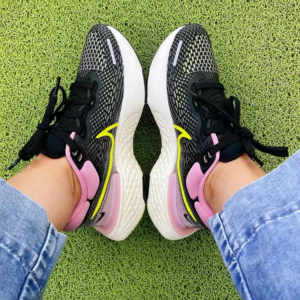 Alternative view of Giày Nike Wmns ZoomX Invincible Run Flyknit 'Black Elemental Pink' CT2229-002