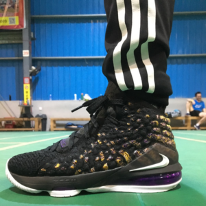 Alternative view of Giày Nike LeBron 17 BG 'Lakers' BQ5594-004