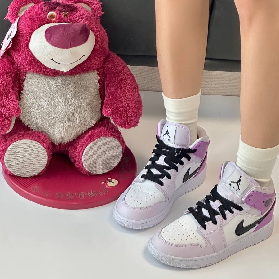 Giay Nike Air Jordan 1 Mid GS 'Barely Grape' DQ8423-501