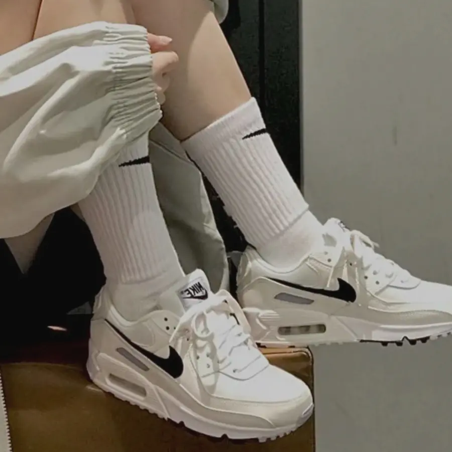 Alternative view of Giày Nike Air Max 90 Next Nature 'Black White' DH8010-101