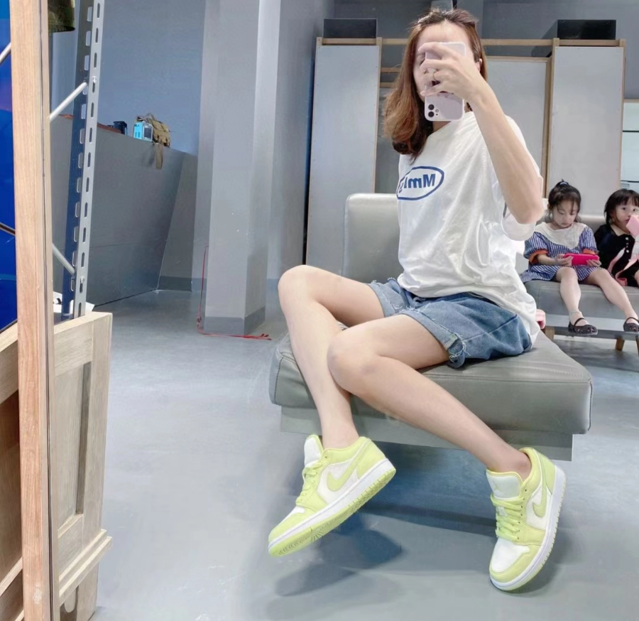 Giày Nike Air Jordan 1 Low 'Limelight' DH9619-103 - Ảnh 2