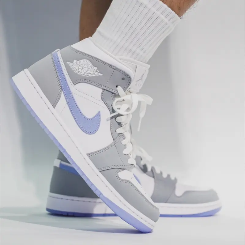 Alternative view of Giày Nike Wmns Air Jordan 1 Mid 'Grey Blue' BQ6472-105