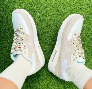 Alternative view of Giày Nike Air Max 90 GS 'Sail Light Bone' DB4179-100