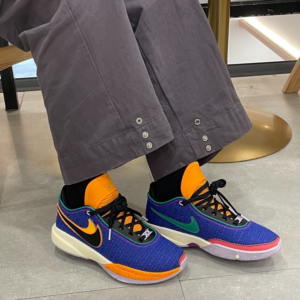 Giay Nike LeBron 20 GS 'Racer Blue' DQ8651-401