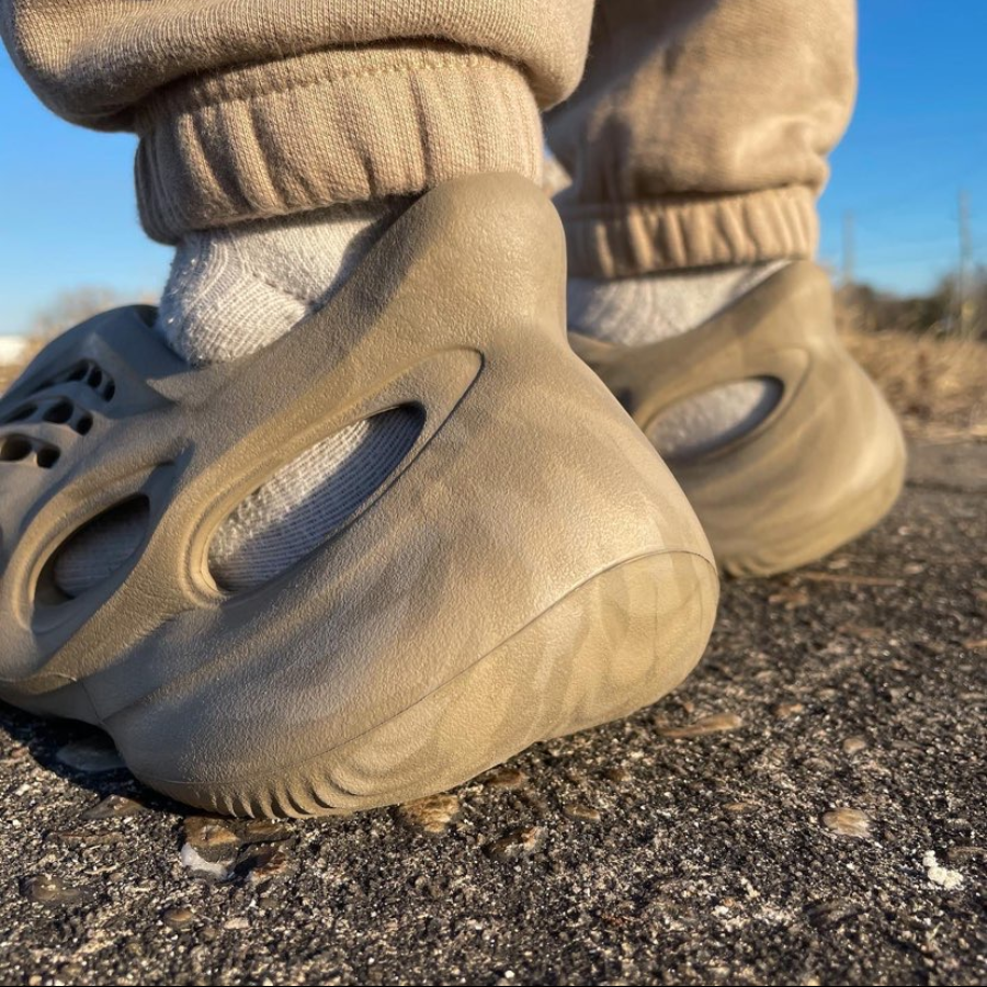 Dep Adidas Yeezy Foam Runner 'Stone Sage' GX4472