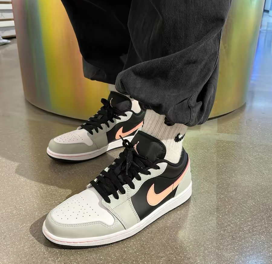 Giày Nike Air Jordan 1 Low 'Black Grey Fog Bleached Coral' 553558-062 - Ảnh 3