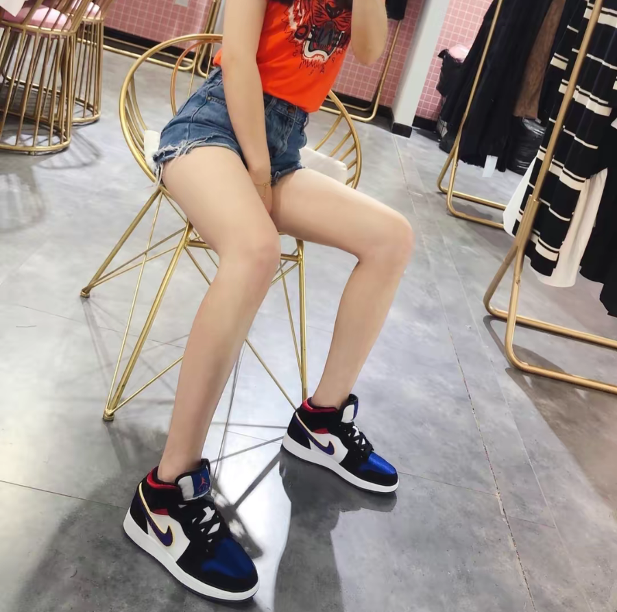 Giày Nike Air Jordan 1 Mid SE GS 'Rivals' BQ6931-005 - Ảnh 9