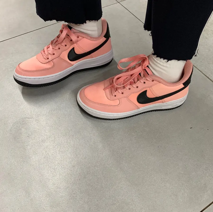 Alternative view of Giày Nike Air Force 1 Low GS 'Valentine's Day' BQ6980-600