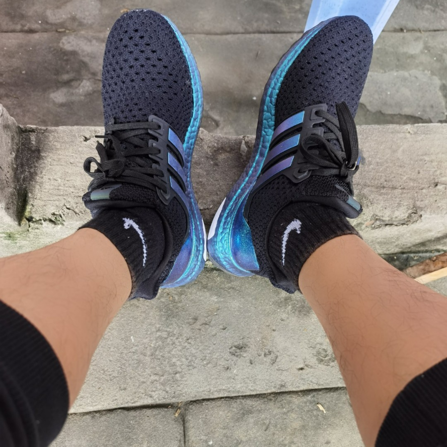 Alternative view of Giày Adidas UltraBoost Clima 'Iridescent Pack Black Signal Cyan' FZ2874
