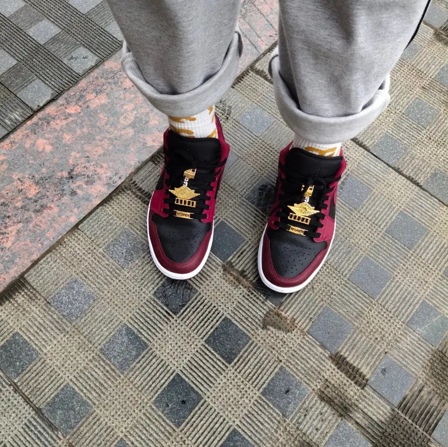 Alternative view of Giày Nike Wmns Air Jordan 1 Low SE 'Dark Beetroot' DB6491-600