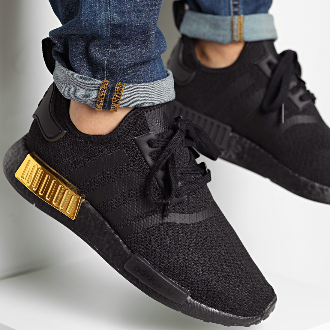 Giày Adidas Wmns NMD_R1 'Black Gold Metallic' FV1787 - Ảnh 2