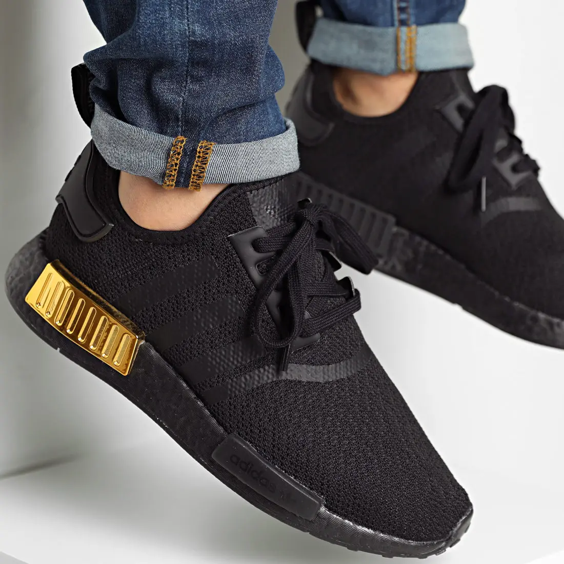 Alternative view of Giày Adidas Wmns NMD_R1 'Black Gold Metallic' FV1787