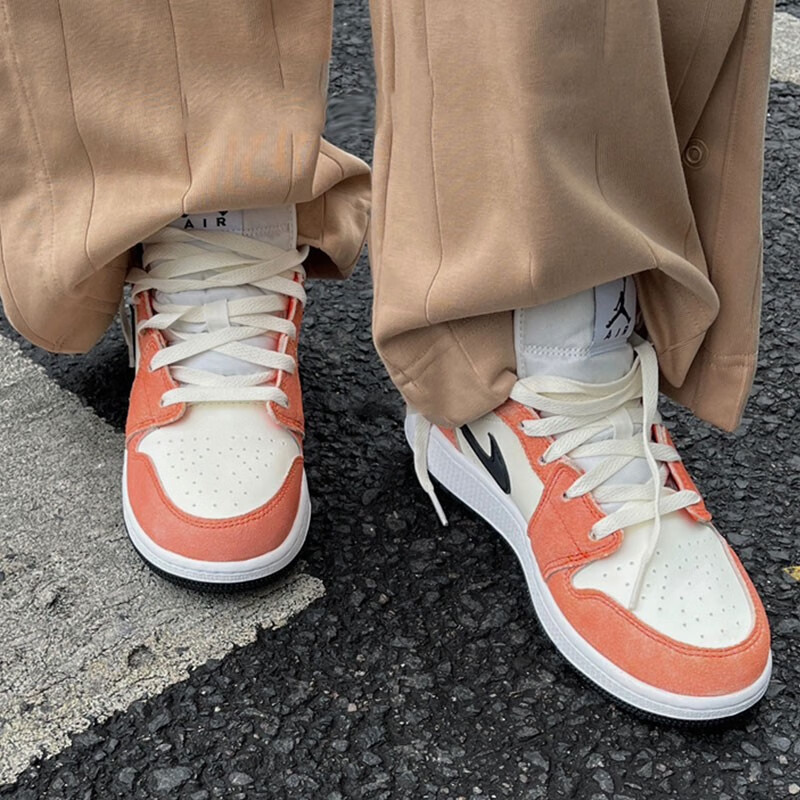 Giay Nike Air Jordan 1 Mid SE 'Orange Suede' DV1336-800