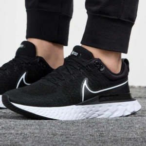 Giay Nike React Infinity Run Flyknit 3 'Black White' DH5392-001