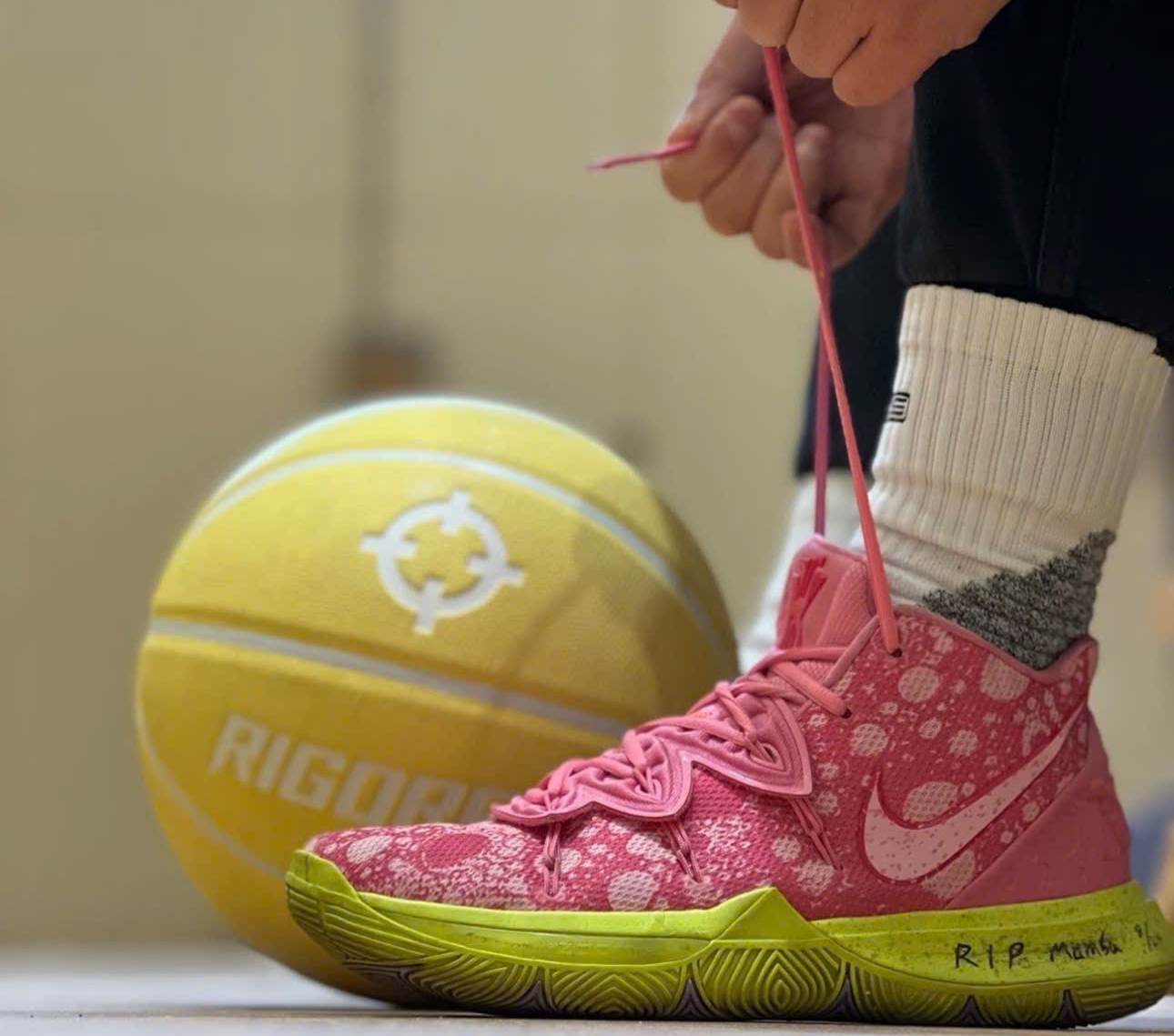 Giày Nike SpongeBob SquarePants x Kyrie 5 'Patrick' CJ6951-600 - Ảnh 4
