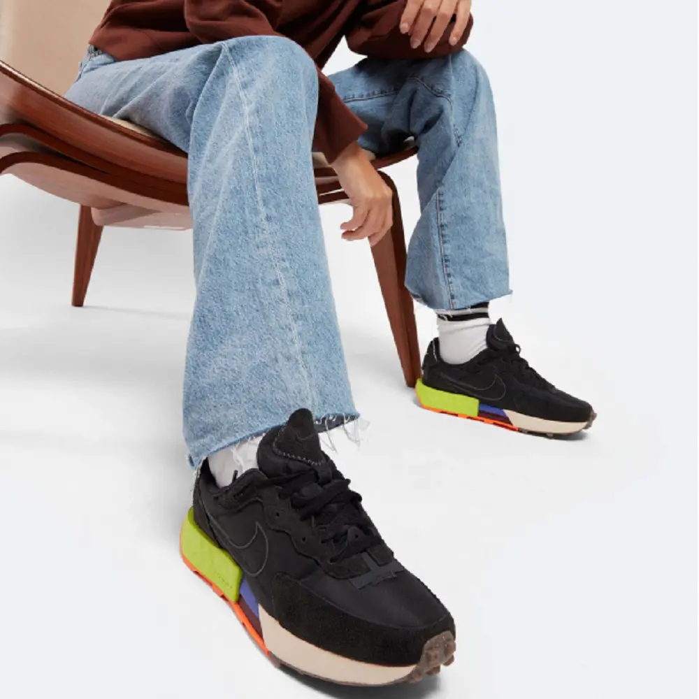 Alternative view of Giày Nike Wmns Fontanka Waffle 'Black Volt' DC3579-001