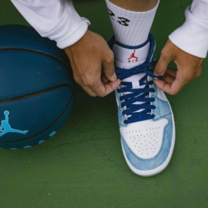 Giay Nike Air Jordan 1 Mid 'French Blue Fire Red' DN3706-401