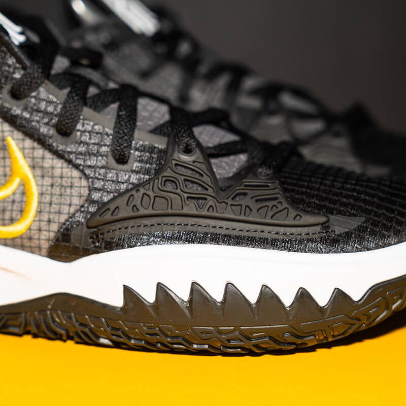 Giày Nike Kyrie Low 4 Black Gold CW3985-001 - Ảnh 3