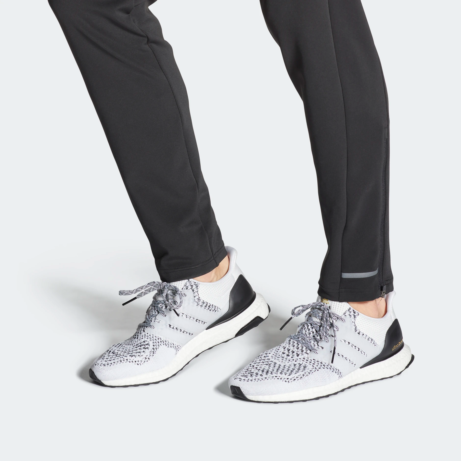 Giay Adidas UltraBoost 1.0 DNA 'White Black' GZ0449