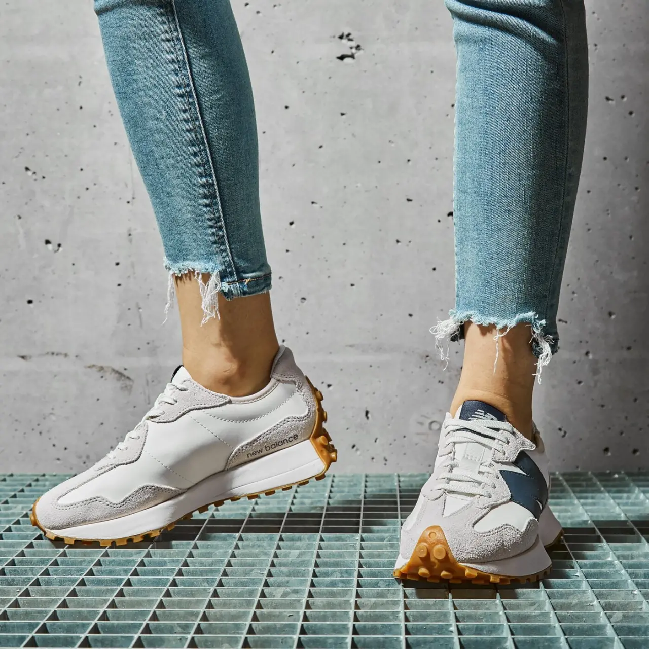 Alternative view of Giày New Balance Wmns 327 'Grey Navy' WS327KB